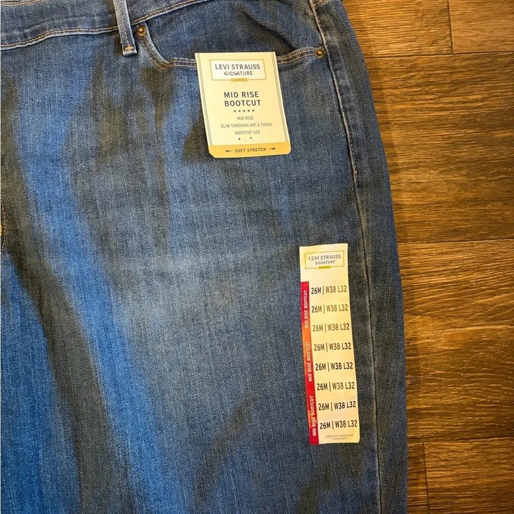 NWT Levi Strauss Signature Gold Women's Mid Rise Bootcut Plus Size 26M Jeans - Picture 2 of 6